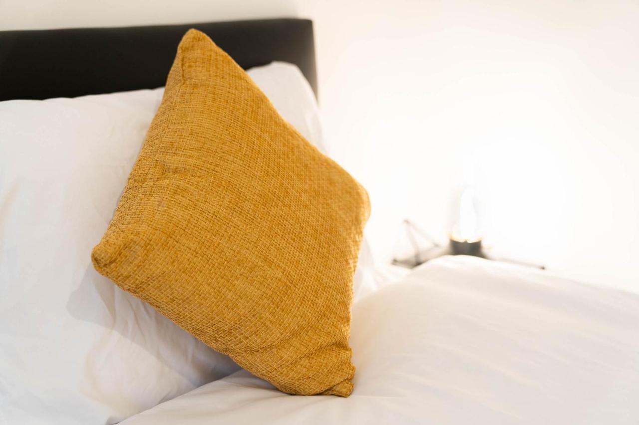 Two Bedroom Apartment-One Choice Stays- Jewellery Quarter 버밍엄 외부 사진