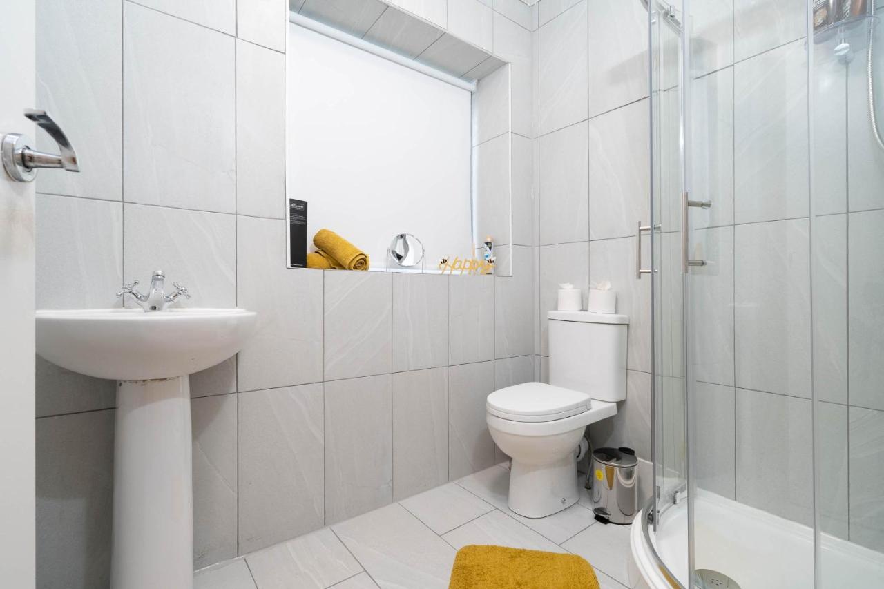 Two Bedroom Apartment-One Choice Stays- Jewellery Quarter 버밍엄 외부 사진