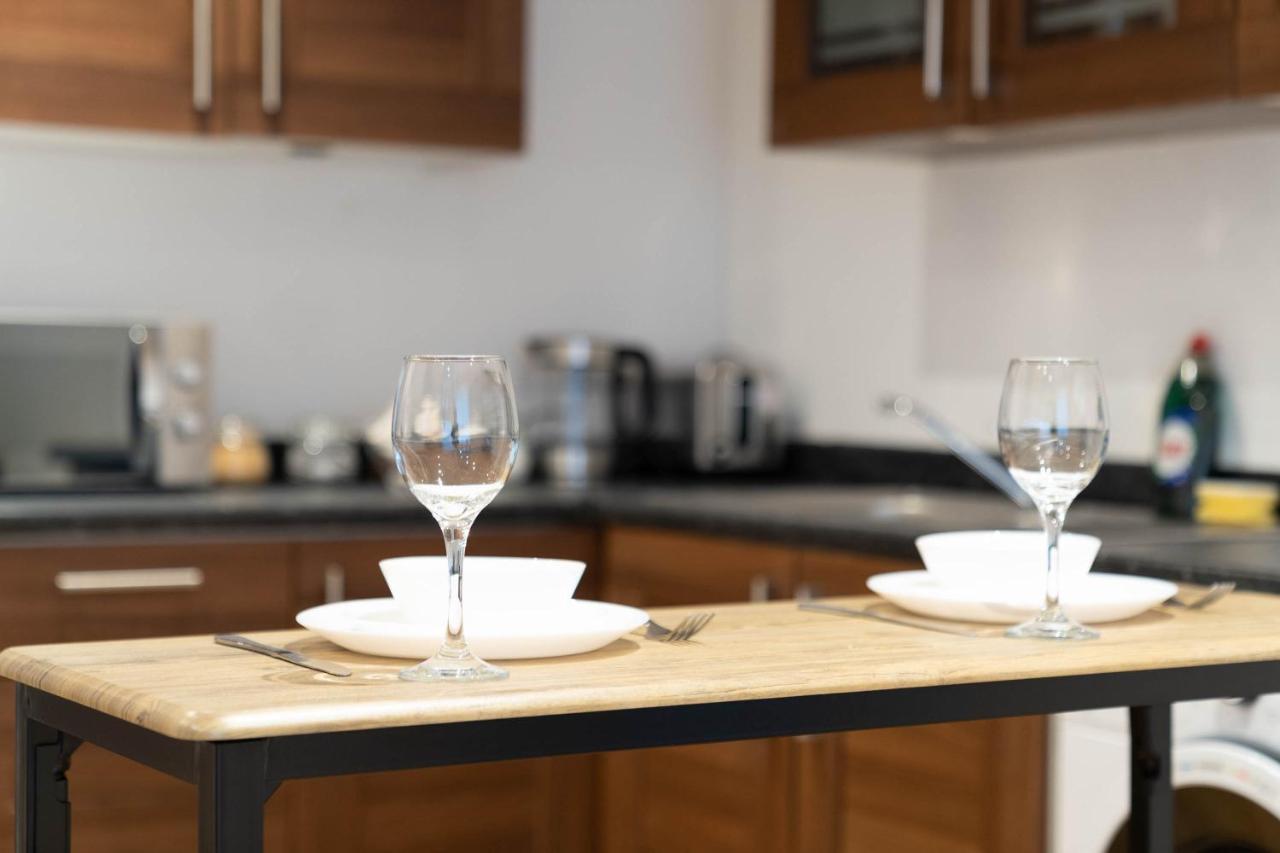 Two Bedroom Apartment-One Choice Stays- Jewellery Quarter 버밍엄 외부 사진